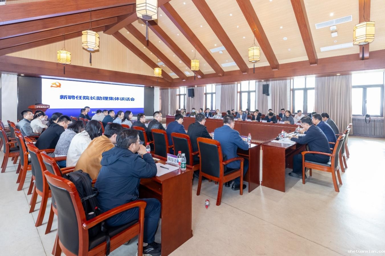 加强年轻干部队伍建设  激发干事创业内生动力 学校召开新聘任院长助理座谈交流会