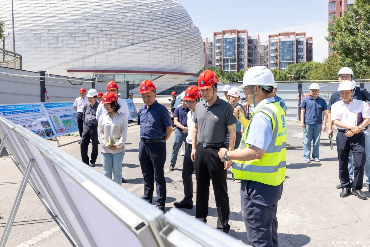 校领导检查大兴校区学生宿舍11号楼项目建设情况